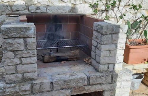 Porto Tricase Appartement | Villa Aliaksandra swimming pool and garden in Tricase Porto. In front of the sea