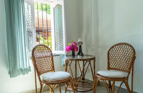 Kottakuppam Maison | Villa Amarena - AC Room- Serenity beach