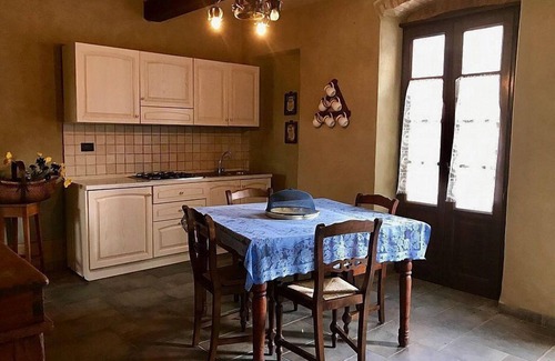Massa Marittima Maison | Villa Amarena B: A graceful apartment in the characteristic style of the Tuscan countryside, with Free WI-FI.