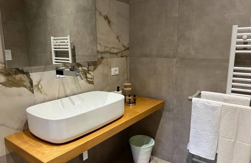 Casa Santa Appartement | Villa Angelina, La stalla: two bedrooms & two bathrooms apartment