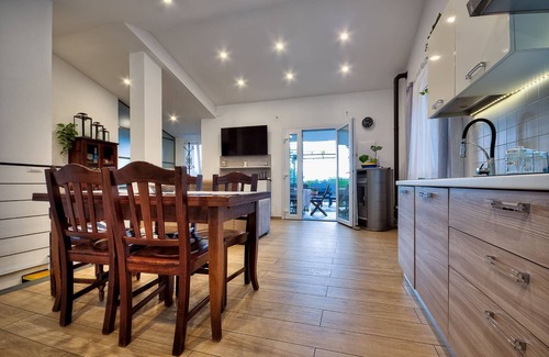Poggi Villa | Villa Anna avec piscine privée située au rez-de-chaussée 2 chambres pour 6.