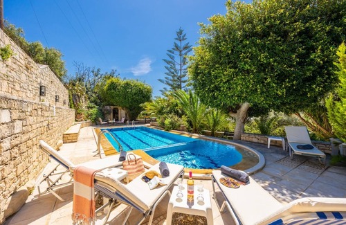 Asteri Villa | Villa Anta - Deux Chambres Villa, Couchages 6