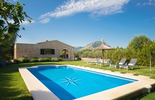 Pollensa Villa | Belle villa, de construction récente, avec des murs en pierre et environnement naturel