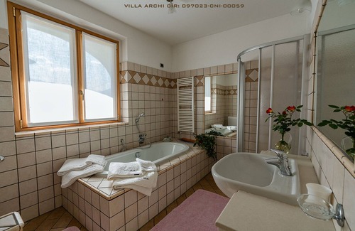 Colico Piano Villa | Villa Archi avec vue sur le lac, jardin, terrasse, balcon et Wifi.