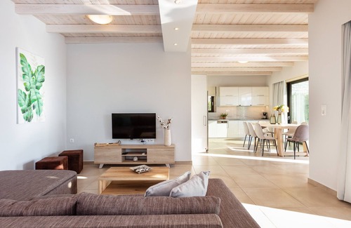 Kissamos Villa | Brand new villa Argyrie, sea view, heated pool.