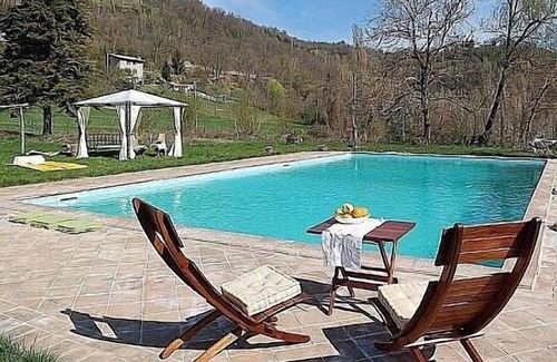 Montone Villa | Villa Aria: Une splendide villa historique de quatre étages entourée de prairies et de collines verdoyantes.
