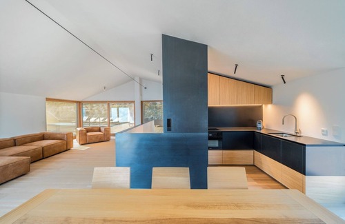 Arias Villa | "Villa Arias" avec vue sur le lac, piscine et Wi-Fi.
