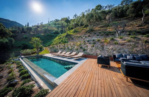 Arias Villa | "Villa Arias" avec vue sur le lac, piscine et Wi-Fi.