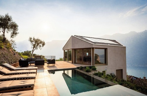 Arias Villa | "Villa Arias" avec vue sur le lac, piscine et Wi-Fi.