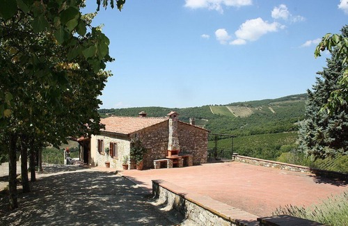 Castellina in Chianti Maison | Villa Arnica A: Une ancienne ferme toscane caractéristique et accueillante entourée de vignes et d'oliviers.