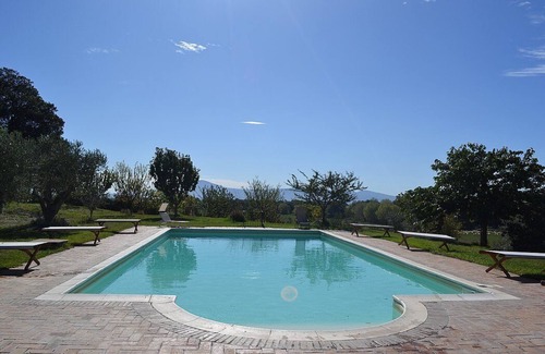 Montefiascone Villa | Villa Ascanio: Une splendide villa en pierre de quatre étages.