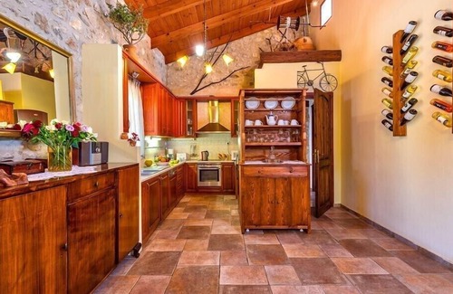 Asteri Villa | Spacious Villa With Jacuzzi, Fireplace & Balcony