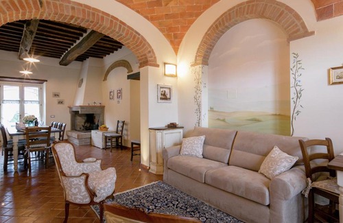 Cortona Villa | Villa at 300 m altitude with private swimming pool and views of Cortona