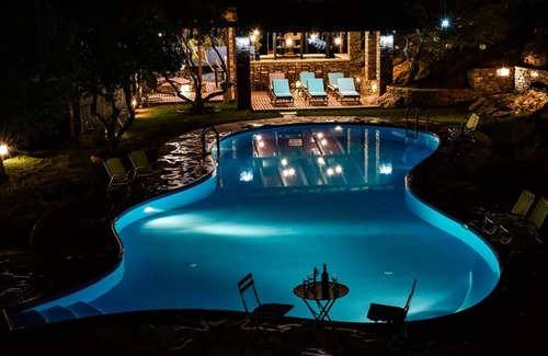 Kea Villa | Villa ATHENA - villa de cinq chambres avec piscine privée - cave -barbecue - héliport