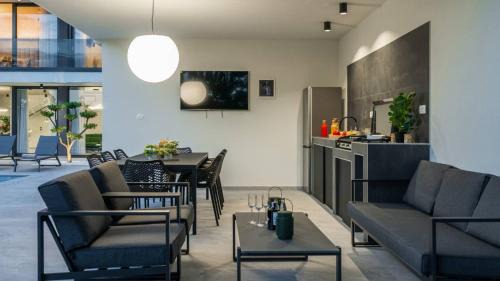 Niolon Appartement | Villa Avis Niolon with Pool