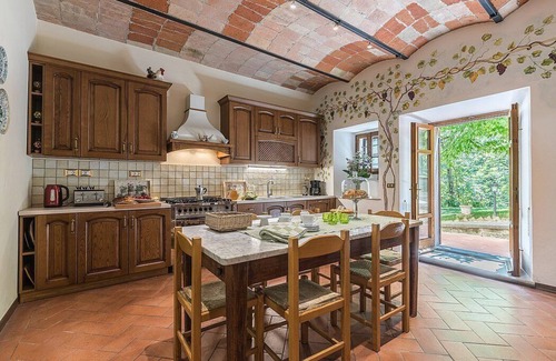Ripoli Villa | Villa Belgarbo: Une villa de deux étages enchanteur et lumineux situé dans un élégant bâtiment du 18ème siècle.