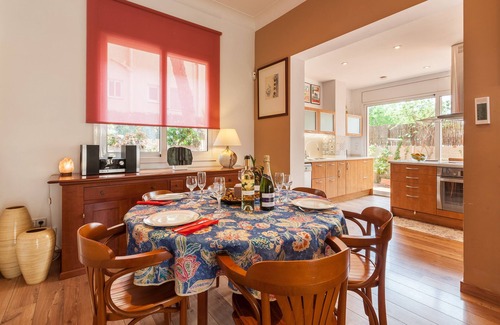 Castelldefels Villa | Villa 'Bella Estança' avec piscine privée, Wi-Fi et climatisation.