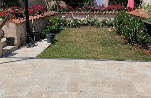 Marcy-l'Etoile Villa | Villa Bellevue with swimming pool in western Lyon