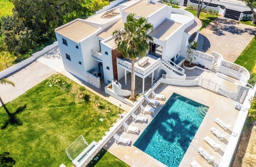 Porches Villa | Villa "Belo Horizonte" avec piscine privée, jardin et Wi-Fi