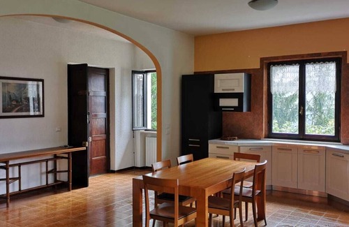 Treviso Bresciano Villa | Villa between mountains and lakes with 14 beds
