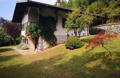 Treviso Bresciano Villa | Villa between mountains and lakes with 14 beds
