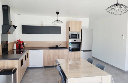 Lespignan Villa | Villa neuve, située entre Narbonne et Béziers, à 20 minutes des plages.