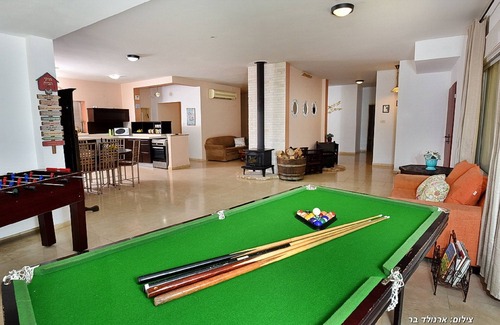 Shomera Villa | Villa Birkata- Beutiful 5 BD Maison de campagne, conviviale et familiale, piscine privée.