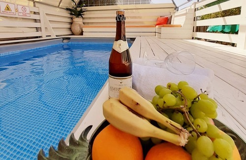 Shomera Villa | Villa Birkata- Beutiful 5 BD Maison de campagne, conviviale et familiale, piscine privée.