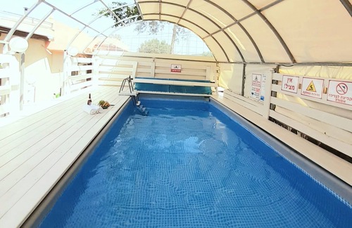 Shomera Villa | Villa Birkata- Beutiful 5 BD Maison de campagne, conviviale et familiale, piscine privée.
