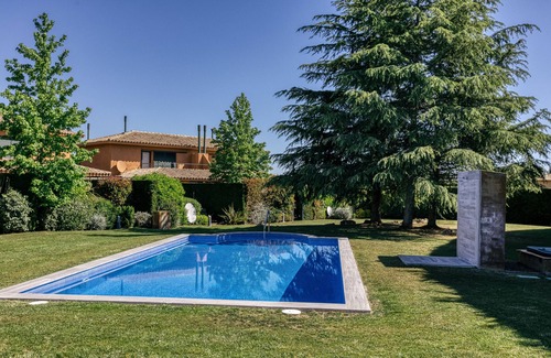 Navata Villa | Villa "Brenda Torremirona Resort" avec piscine partagée, jardin, terrasses, grill et Wi-Fi