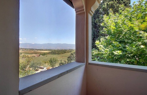 Ponte Agli Stolli Villa | Villa Buonagrazia: Une charmante villa de trois étages dans le style caractéristique de la campagne toscane.