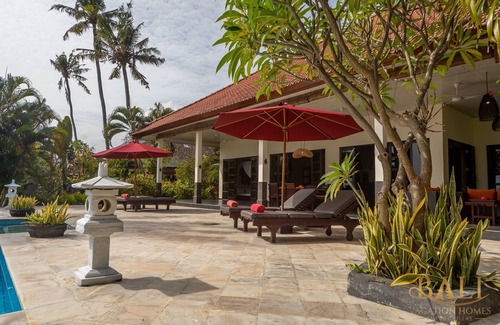 Kalisada Villa | Villa Burung · Bord de mer à couper le souffle, piscine à débordement 3BR