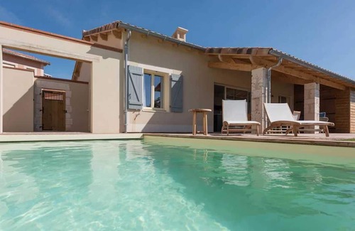 Castelnau-de-Montmiral Villa | Villa 16, villa de lujo con 3 dormitorios y 3 baños, piscina climatizada en finca Chateau con vides
