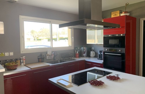 Saint-Andre-de-Cubzac Maison | Villa Cabarieu classified tourist office with swimming pool.