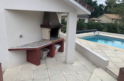 Saint-Andre-de-Cubzac Maison | Villa Cabarieu classified tourist office with swimming pool.