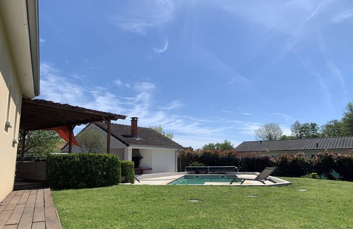 Saint-Andre-de-Cubzac Maison | Villa Cabarieu classified tourist office with swimming pool.