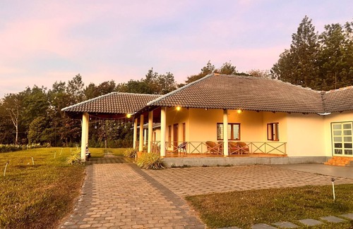 Alur Lit Et Petit-Déjeuner | Villa Cabins with Cozy bed & breakfast in charming Sakleshpur