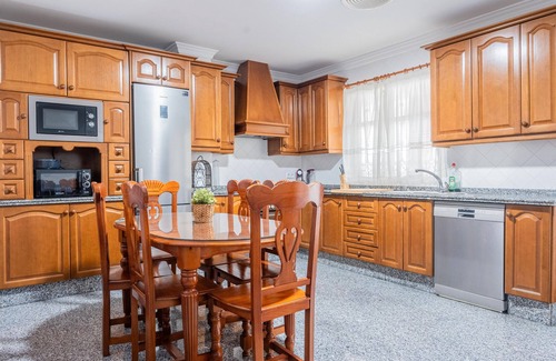 Bormujos Villa | Villa 'Candeleria Sol y Piscina' avec piscine privée, Wi-Fi et climatisation