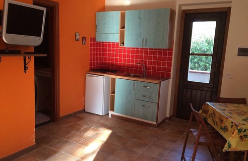 Defensola Maison | VILLA CARLA A Appartement de deux pièces avec jardin