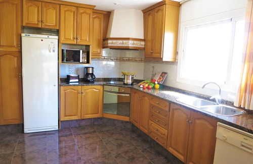 Mataro Maison | Villa Caroline, piscine, BBQ, vue sur mer, parking, WiFi, salle de fête, billard