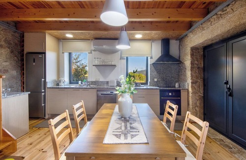 Pessegueiro do Vouga Villa | Villa 'Casa De Campo Com Vista A Montanha' avec vue sur montagne et climatisation