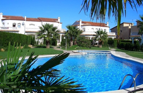 Miami Platja Villa | Villa 'Casa Luzia' avec vue sur les montagnes et la mer et piscine partagée.