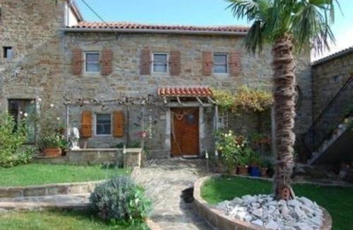 Bric Maison | Villa Casa Sarina