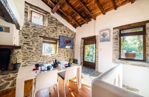 Montferrer Villa | Villa "Casablanca" avec vue sur les montagnes, piscine privée et Wi-Fi