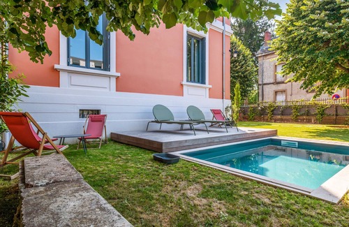 Champagne-au-Mont-d'Or Villa | Villa Champagne - Welkeys