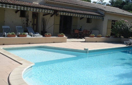 Pont-Saint-Esprit Villa | Villa Climatisée Avec Piscine Pour 8 Personnes à 5 minutes de l'Ardèche