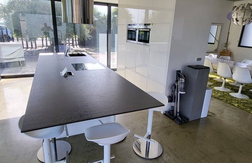 Liffre Maison | VILLA COMBINED MODERNITY AND STONES. IDEAL FOR FAMILY OR WORK