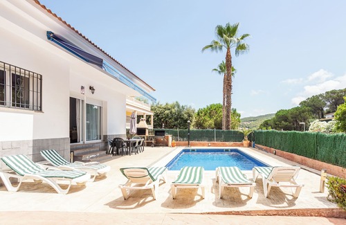 Condado del Jaruco Villa | Villa 'Con Piscina En Lloret De Mar' with Mountain View, Private Pool and Wi-Fi