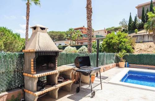 Condado del Jaruco Villa | Villa 'Con Piscina En Lloret De Mar' with Mountain View, Private Pool and Wi-Fi