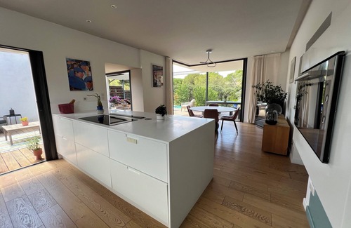 Langlade Villa | Villa Contemporaine de 250 m2 avec piscine à débordement - Adult only